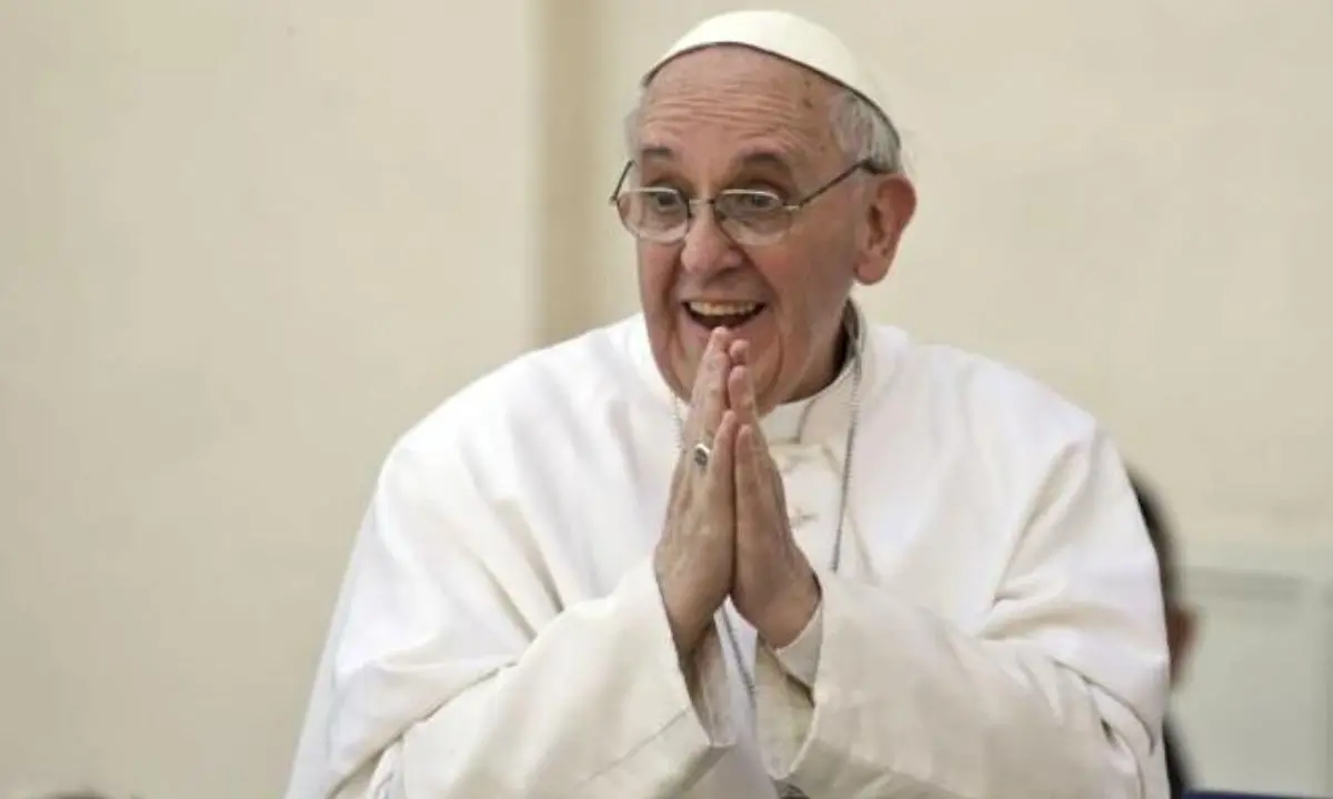 Papa Francesco dimesso dal \"Gemelli\" di Roma. «Sono ancora vivo...»
