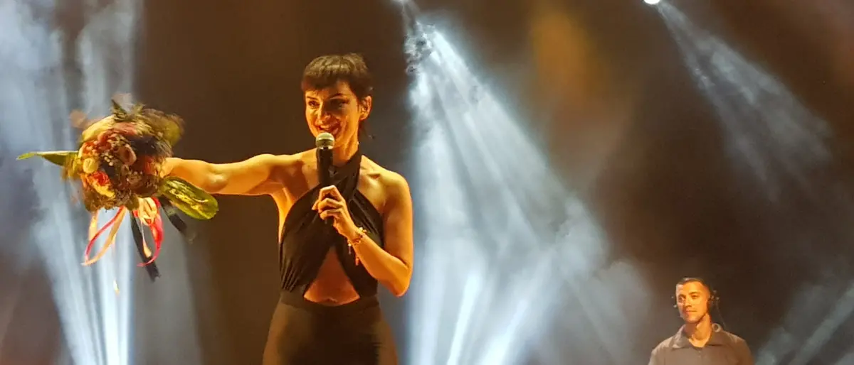 Musica live, Arisa infiamma Villapiana: in migliaia a seguire la cantante lucana (FOTO)