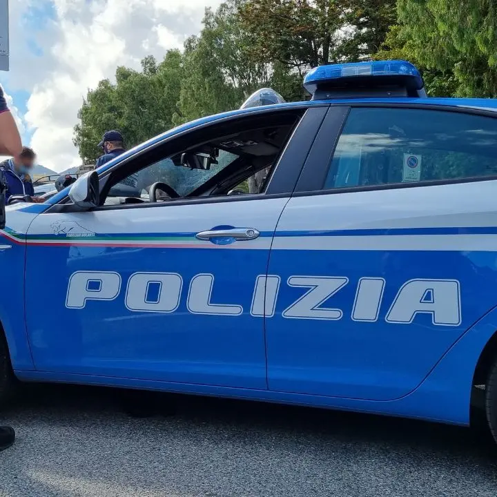 Cosenza, controlli a tappeto della Polizia: un arresto e 14 denunce per spaccio, rissa e guida senza patente
