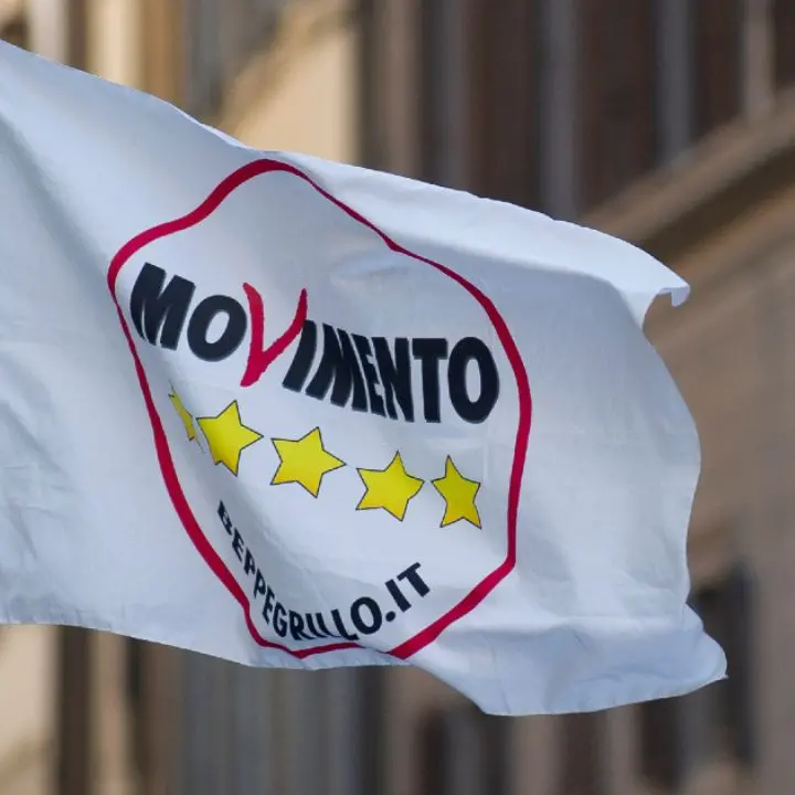 Il M5S di Rende: «Petrusewicz stacchi la spina, non si carichi di un'onta mortificante»