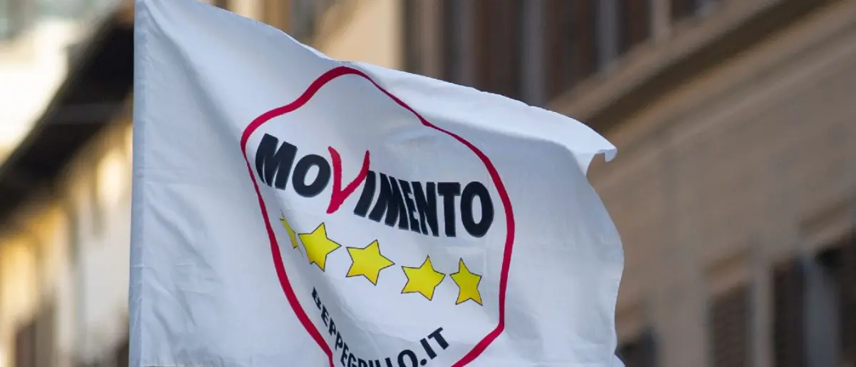 Il M5S di Rende: «Petrusewicz stacchi la spina, non si carichi di un'onta mortificante»