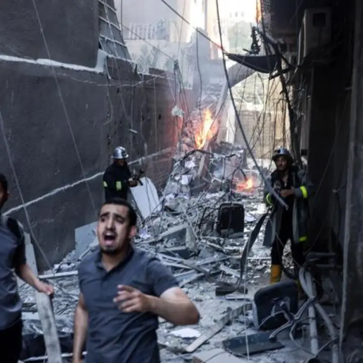 Israele\u00A0spara sulla folla in un centro aiuti nella Striscia di Gaza: 27 morti