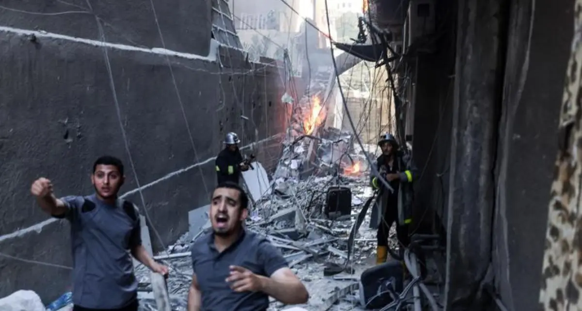 Israele\u00A0spara sulla folla in un centro aiuti nella Striscia di Gaza: 27 morti
