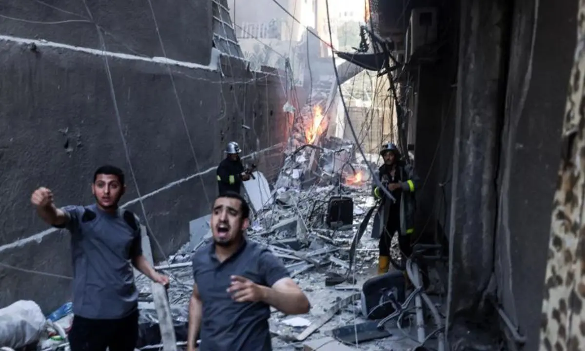 Israele\u00A0spara sulla folla in un centro aiuti nella Striscia di Gaza: 27 morti