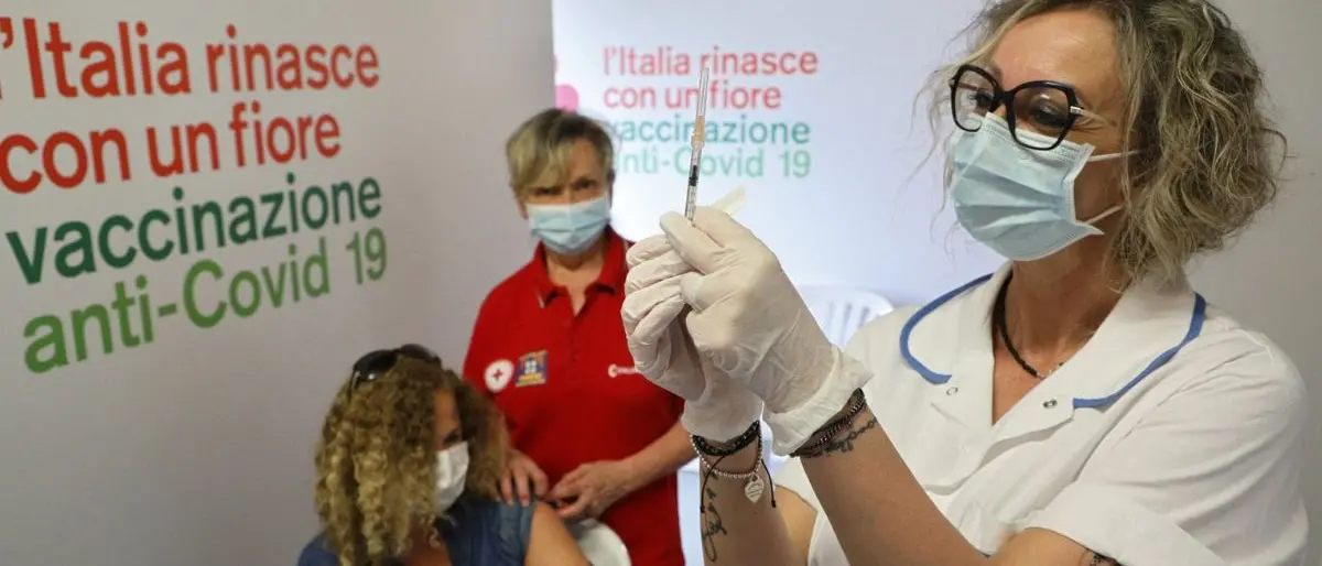 Covid Italia, calano contagi e decessi: bollettino del 6 agosto