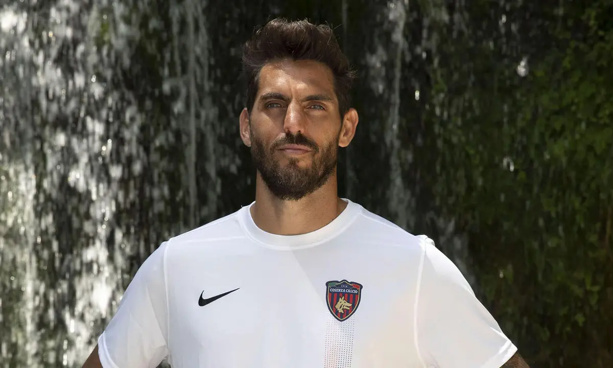 Cosenza, è sempre più Larrivey il simbolo della squadra rossoblù