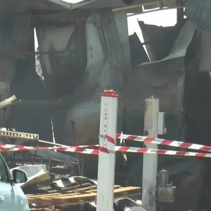 Corigliano Rossano, incendio alla Socas: ecco i nomi delle persone arrestate. Contestata anche l'aggravante mafiosa (VIDEO)