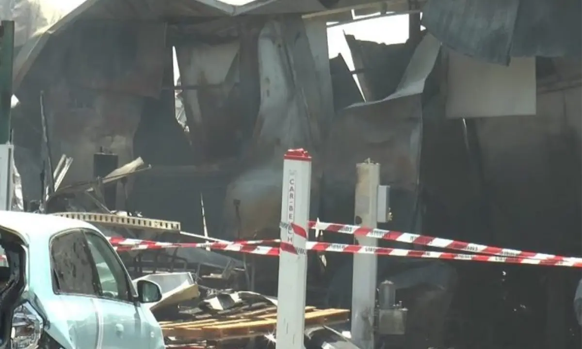 Corigliano Rossano, incendio alla Socas: ecco i nomi delle persone arrestate. Contestata anche l'aggravante mafiosa (VIDEO)