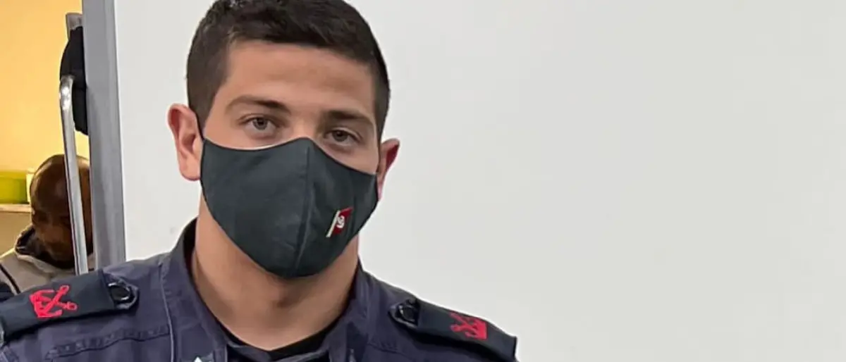 Praia, militare eroe della Guardia Costiera salva due ragazzi trascinati al largo da una tempesta di vento