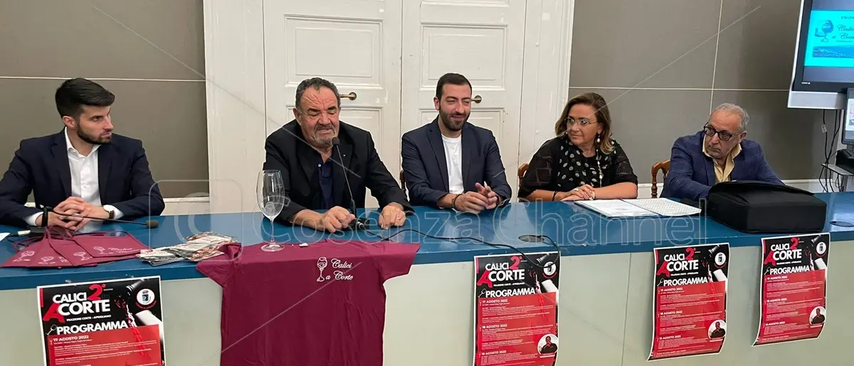 \"Calici a Corte\", tre giorni di eventi enogastronomici ad Aprigliano. Lo chef Barbieri: «Ripartiamo alla grande» (VIDEO)