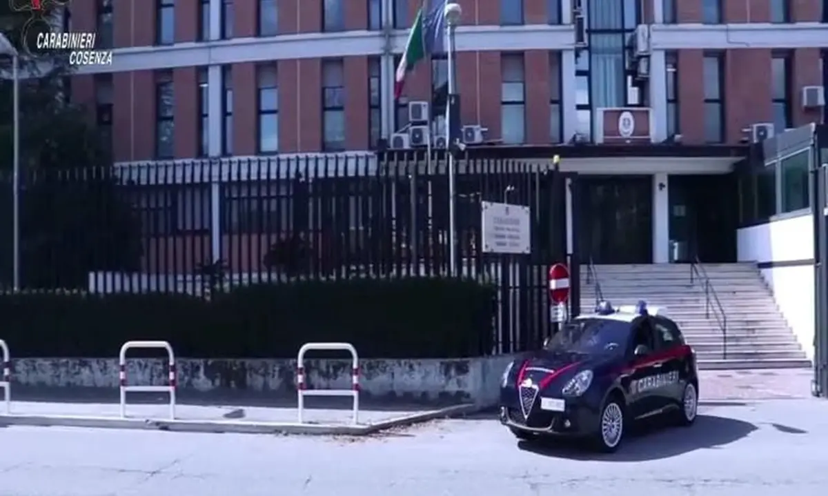 Pestaggio a un titolare di un noto negozio di Cosenza, la Dda arresta due persone | NOMI