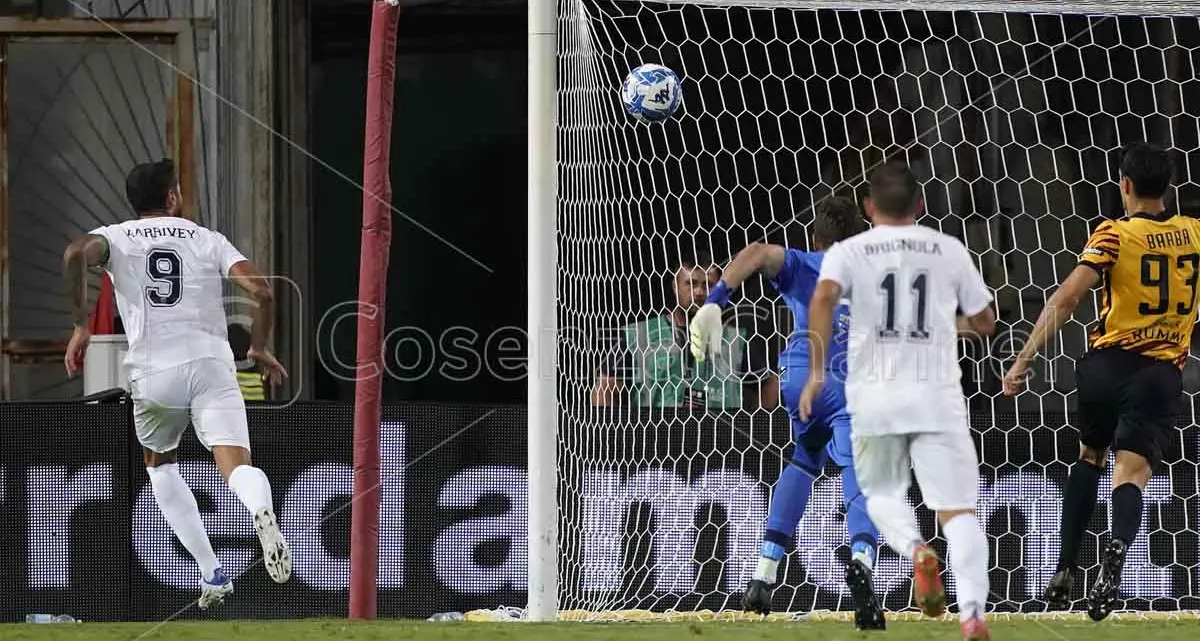 <p>Verso Benevento-Cosenza, precedenti in salita: Larrivey firmò l’ultimo acuto rossoblù</p>