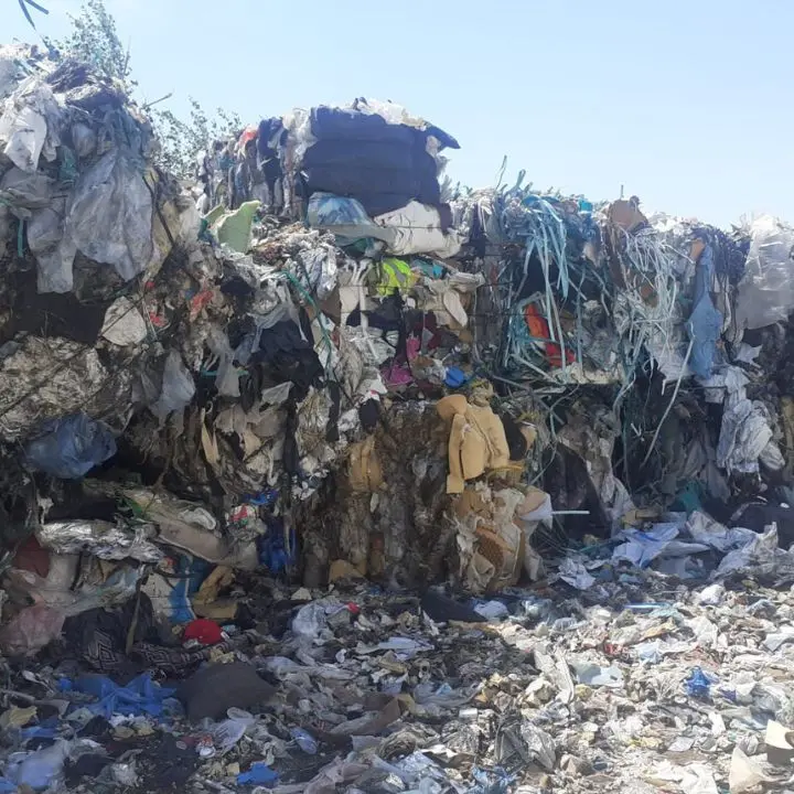 Shock a Villapiana, sequestrata un'area con oltre 1800 quintali di rifiuti (FOTO)