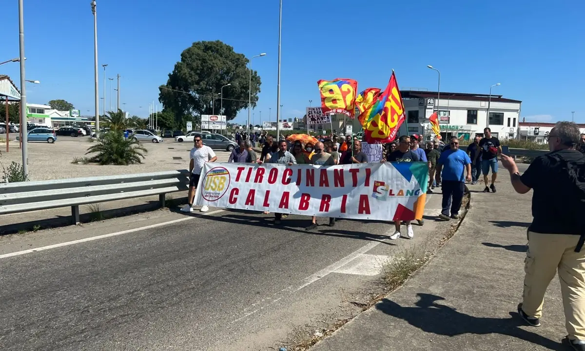 I tirocinanti calabresi ai sindaci: «Servono chiarezza e responsabilità, non alibi»