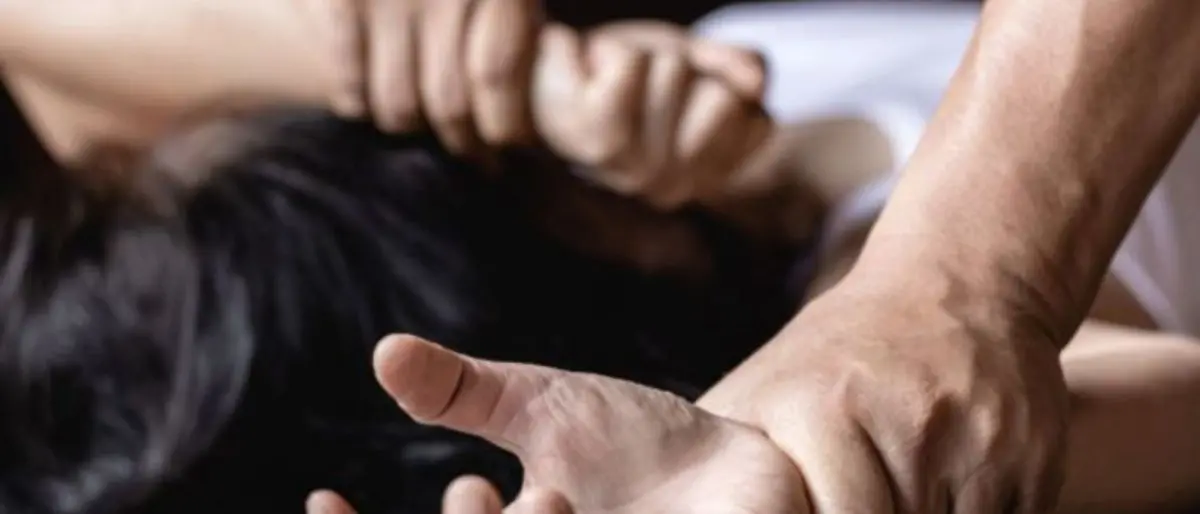 Lattarico, si finge un ragazzo per ottenere video e foto hard da una minore. Arrestato 46enne