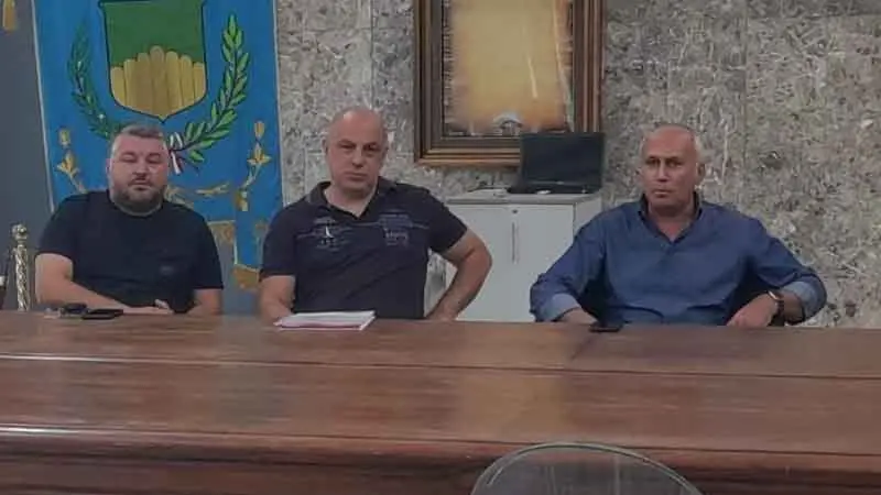 Gli assessori Sconosciuto e De Cicco con il sindaco di Cosenza Caruso