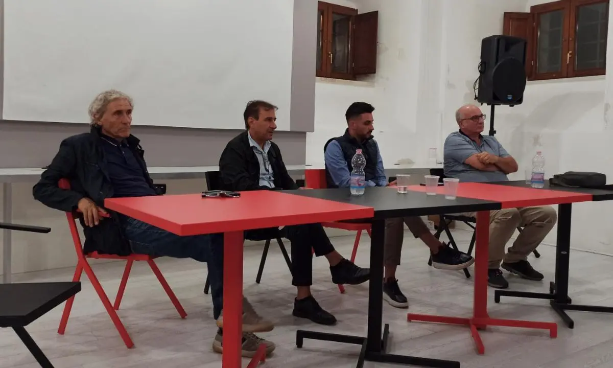 Acri, schiarita in vista? Il resoconto della riunione tra tifosi e società