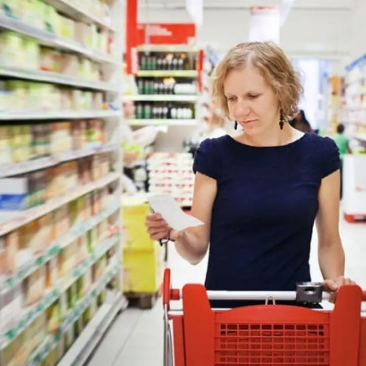 A Cosenza il carrello della spesa è… d’oro. Inflazione alle stelle
