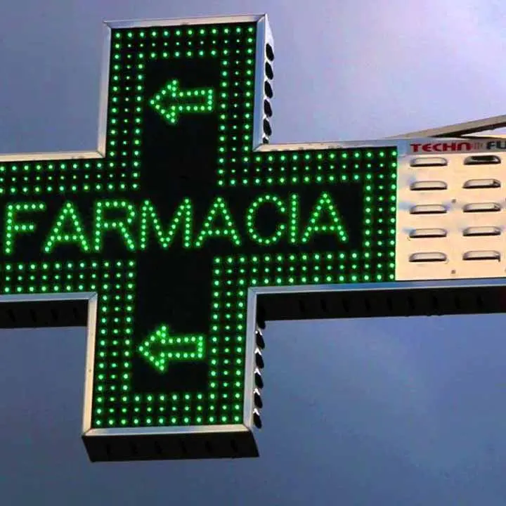 La Regione sospende improvvisamente i servizi sanitari in farmacia: esplode la protesta di M5s e Pd\n
