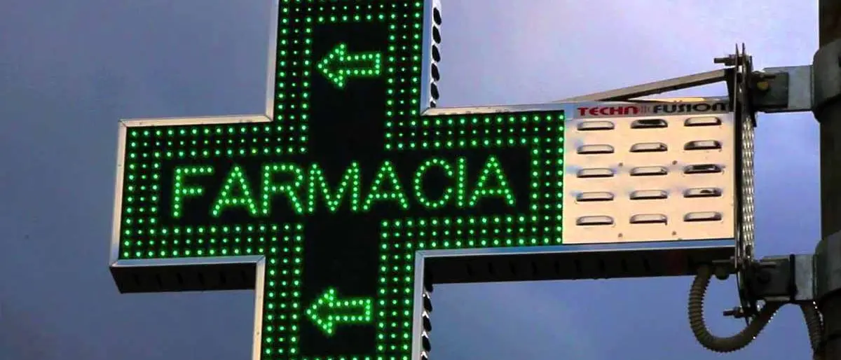 La Regione sospende improvvisamente i servizi sanitari in farmacia: esplode la protesta di M5s e Pd\n