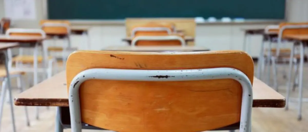 Rende, la scuola di Santo Stefano chiusa in via cautelativa. Intonaco a pezzi e pavimenti dissestati