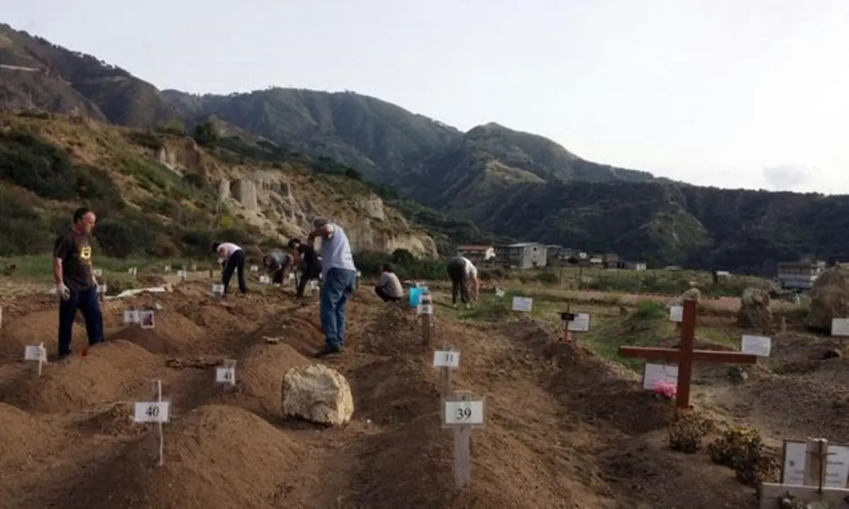 Tarsia, il cimitero dei migranti sarà completato: «Parola di Occhiuto»