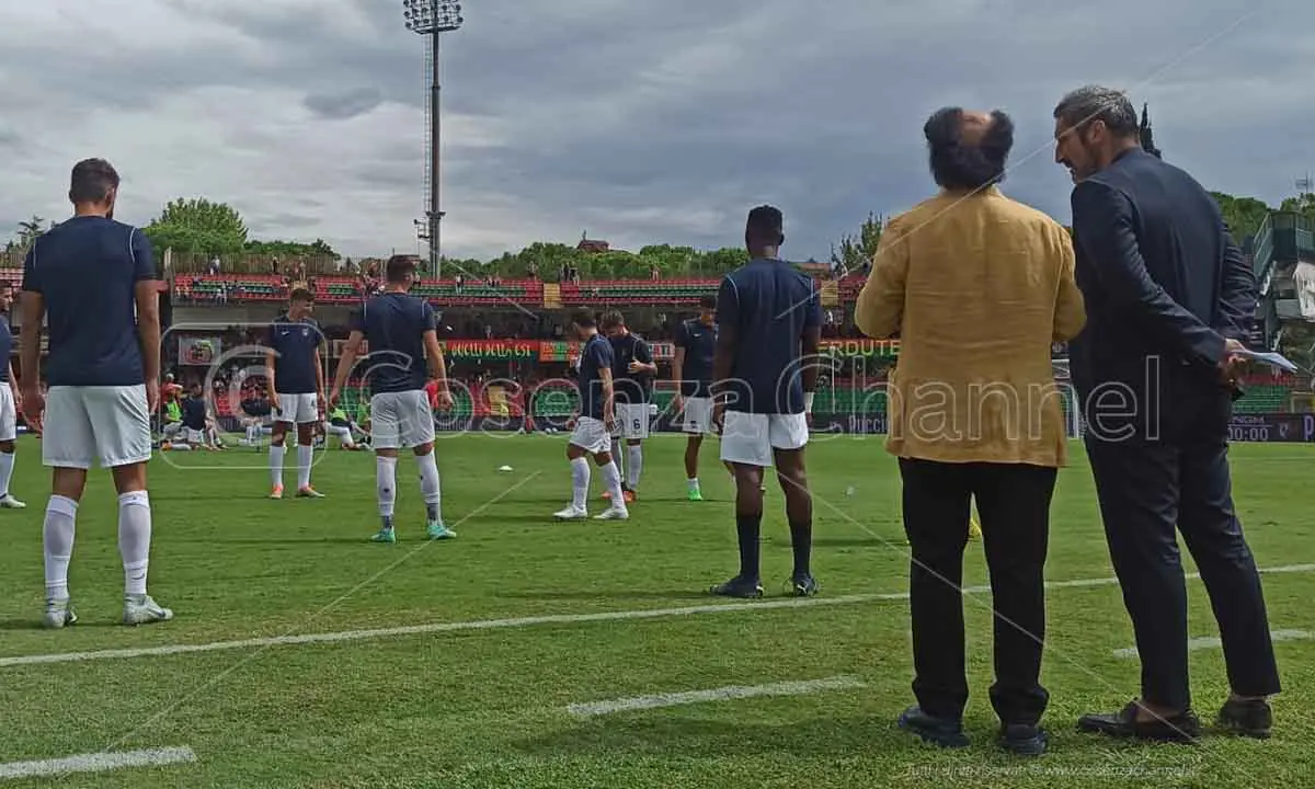 Cosenza, un 2022 a due facce e con una sola costante: Guarascio | VIDEO