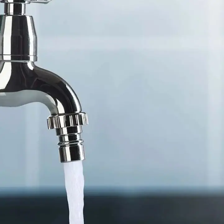 Acqua contaminata e maleodorante. La lettera denuncia di una cittadina al sindaco di Cosenza