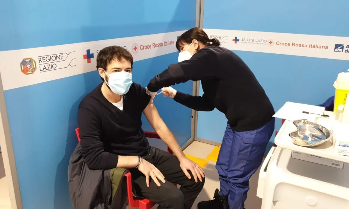 Vaccini bivalenti Covid, rischio caos: cosa ne pensano gli esperti