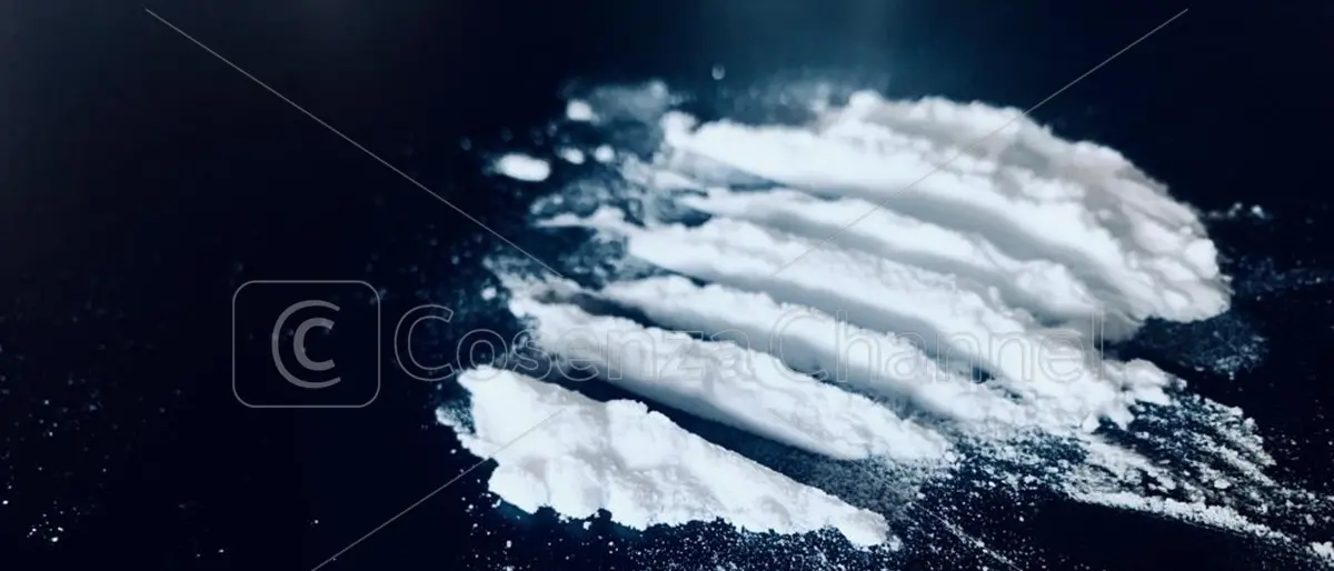 Due overdose sospette a Cosenza: spunta cocaina tagliata al fentanyl, la Procura indaga