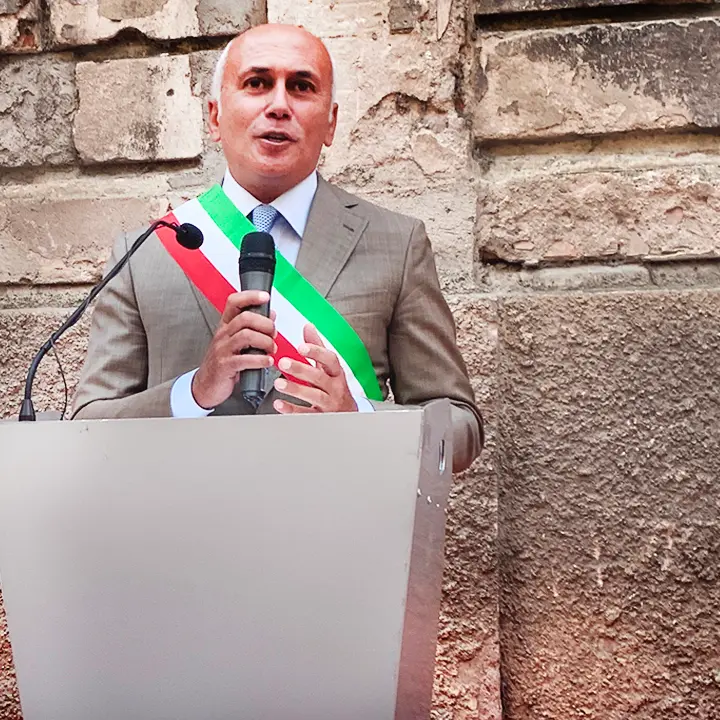 Caruso agli Occhiuto: «Le foto del Senatore una confessione». E sul capodanno...