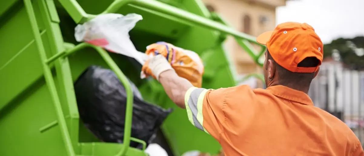 Aumenti delle tariffe regionali sui rifiuti: il sindaco di Cosenza chiede un tavolo di confronto