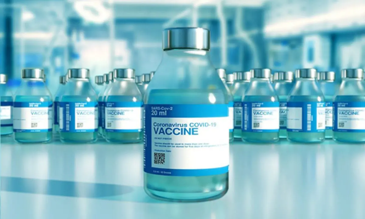 Vaccino covid Omicron 4 e 5, c'è il via libera: per chi è raccomandato