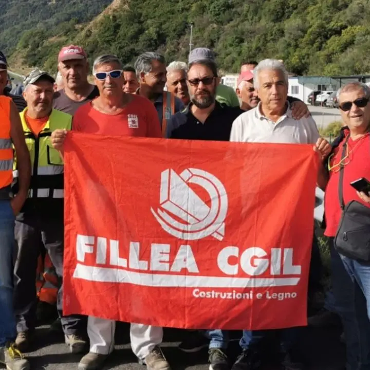 Cantieri bloccati sulla Longobucco-Mare, ritardi nei pagamenti ai lavoratori