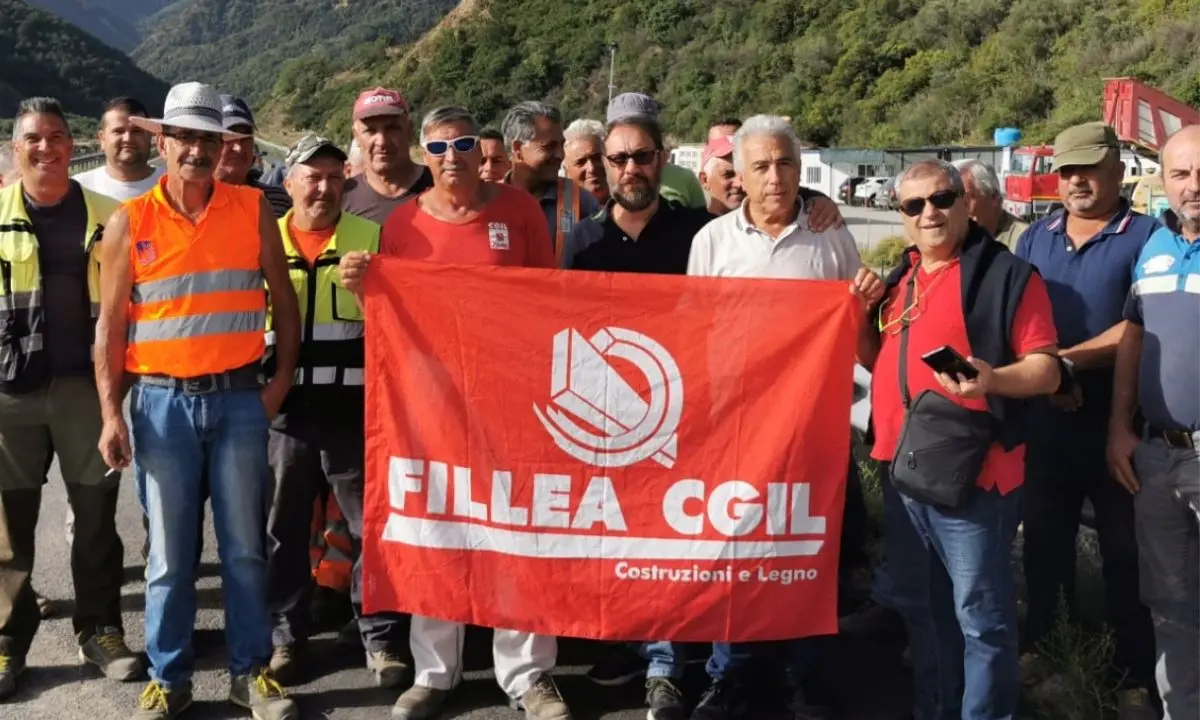 Cantieri bloccati sulla Longobucco-Mare, ritardi nei pagamenti ai lavoratori