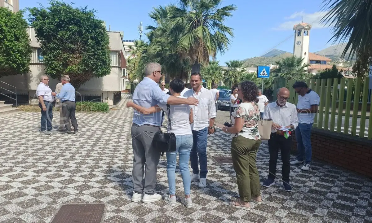 Scalea, scarsa partecipazione alla protesta contro il caro bollette