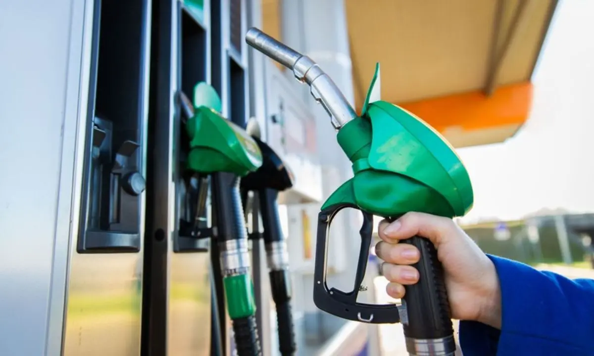 Cala ancora il prezzo dei carburanti. Ecco le ultime rilevazioni