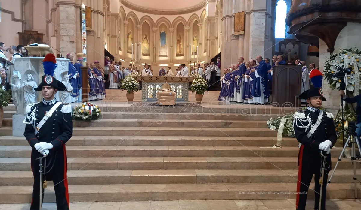 Funerali di Monsignor Nolè, Caruso: «Plauso alla Polizia Municipale per l'impegno profuso»