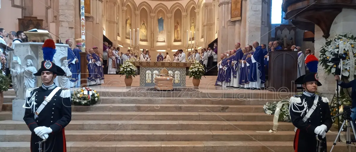 Funerali di Monsignor Nolè, Caruso: «Plauso alla Polizia Municipale per l'impegno profuso»