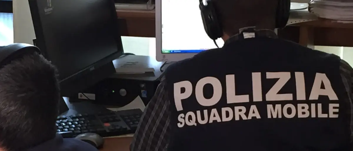 Cosenza, il cliente parla assai e il pusher sbotta: «Compà, sei allucinante»