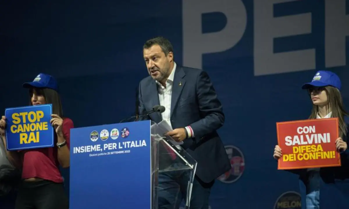 Salvini attacca Von der Leyen: «Da lei squallida minaccia all'Italia»