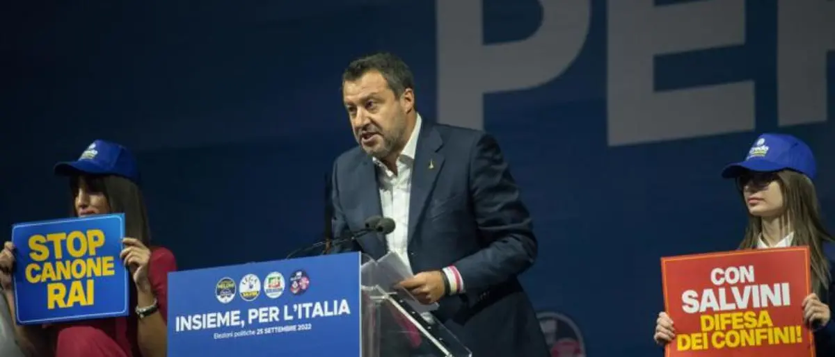 Salvini attacca Von der Leyen: «Da lei squallida minaccia all'Italia»