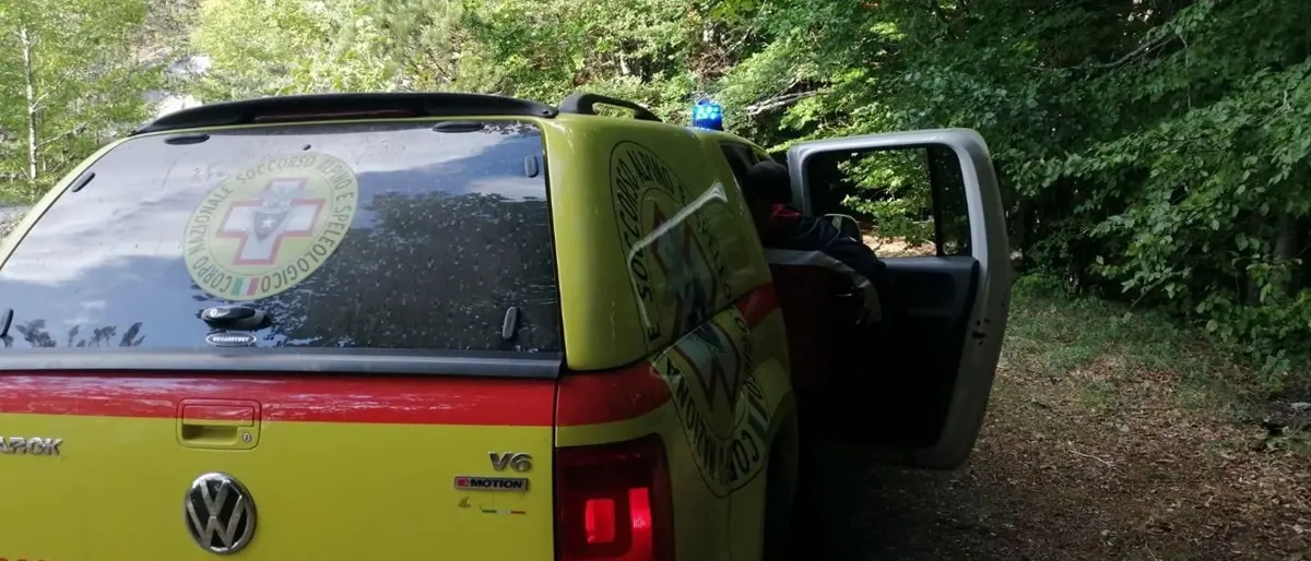 Luzzi, mobilitazione per salvare un uomo caduto in una scarpata