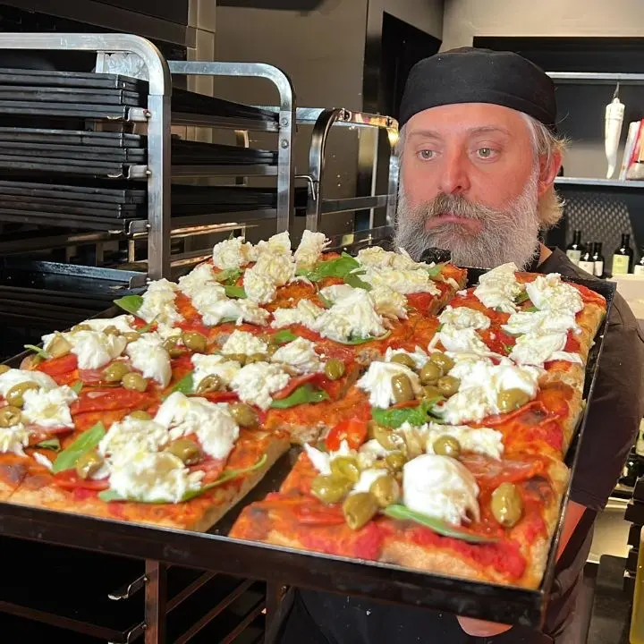 Campana Pizza in Teglia tra le eccellenze d’Italia: terza nella classifica “50 Top Pizza in Viaggio”