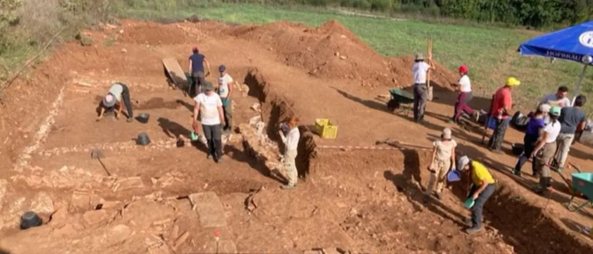 Laino Borgo, ritrovato (durante gli scavi) un settore di produzione di vasi