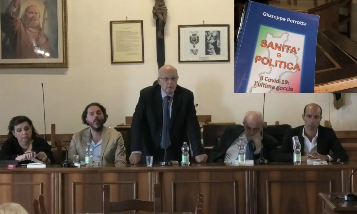 Paola, presentato il libro su politica e sanità dell'ex primario Pino Perrotta