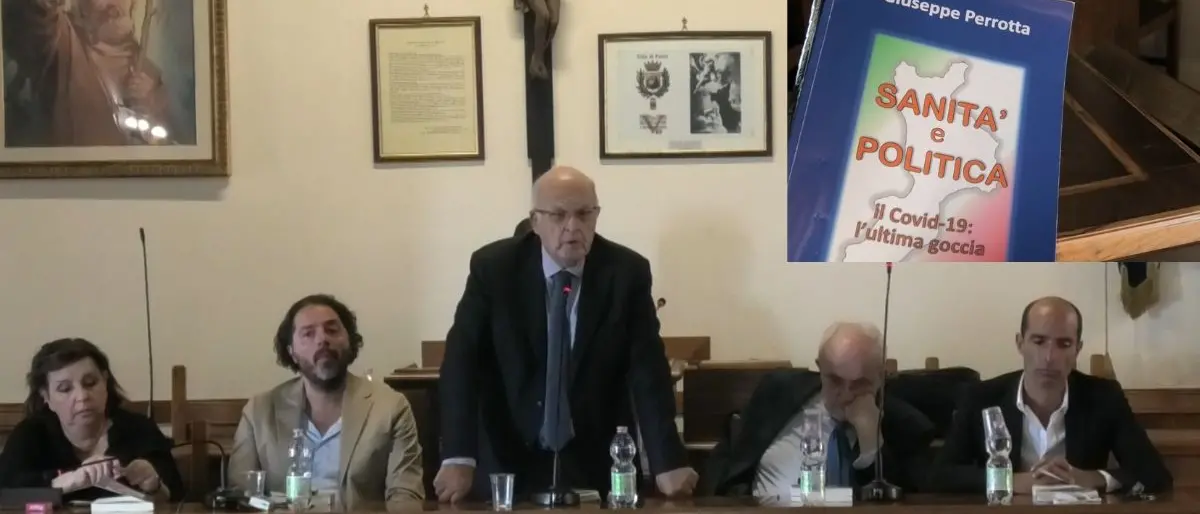 Paola, presentato il libro su politica e sanità dell'ex primario Pino Perrotta