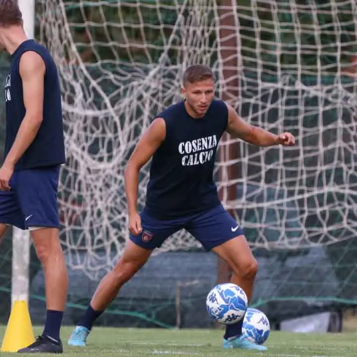 Cosenza, un centrocampista si ferma precauzionalmente