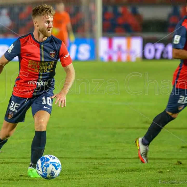 Cosenza, D'Urso verso Ascoli. Falzerano però frena l'operazione