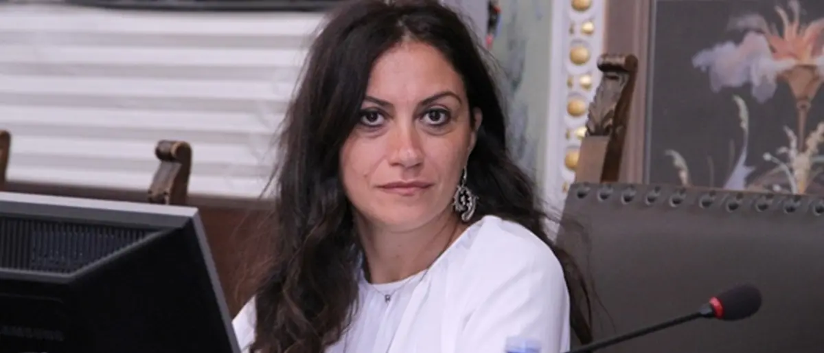 Bus incendiati a Diamante, Succurro: «Indispensabile che si levi la voce delle istituzioni»